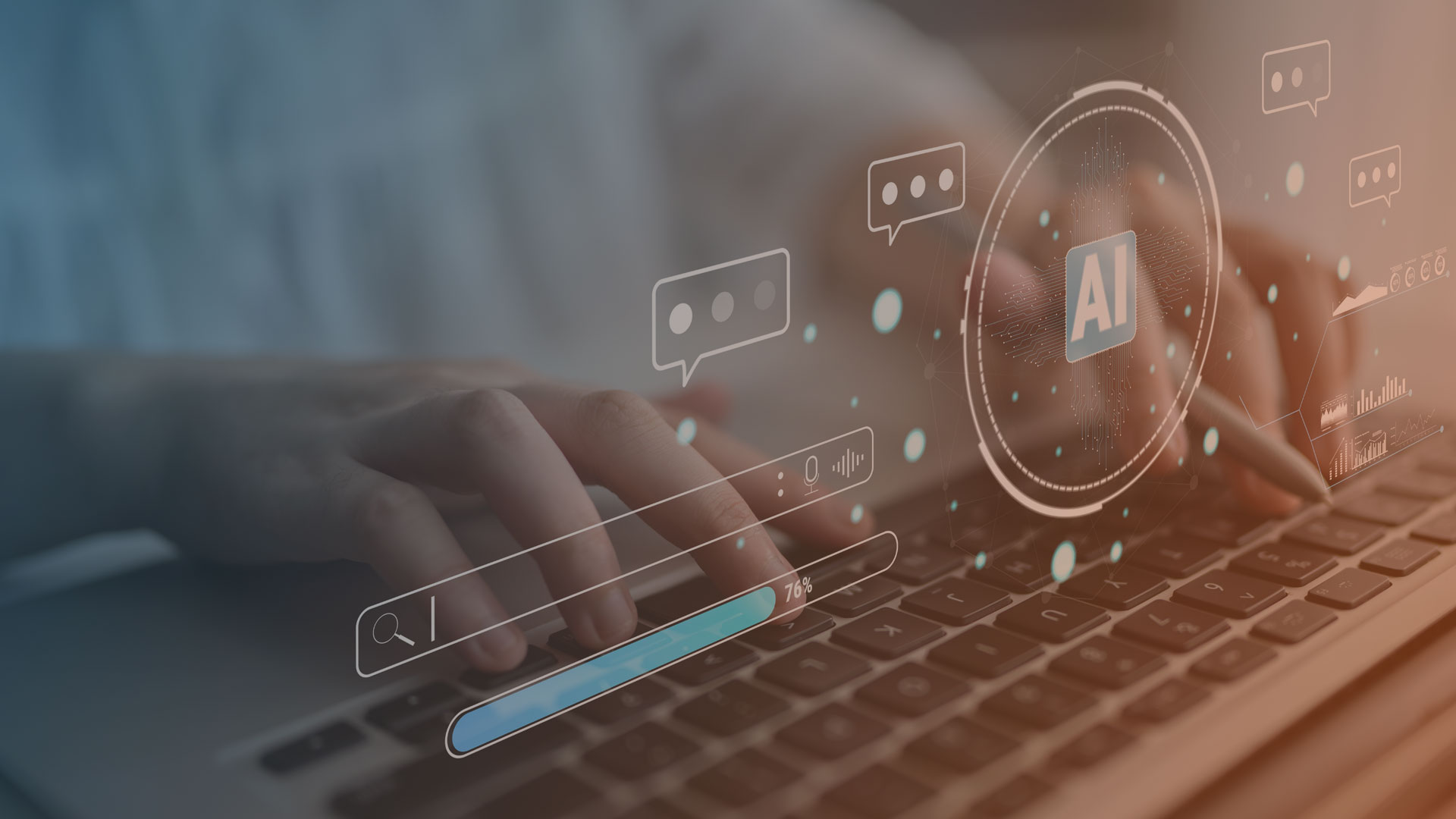 Hände auf einer Computertastatur