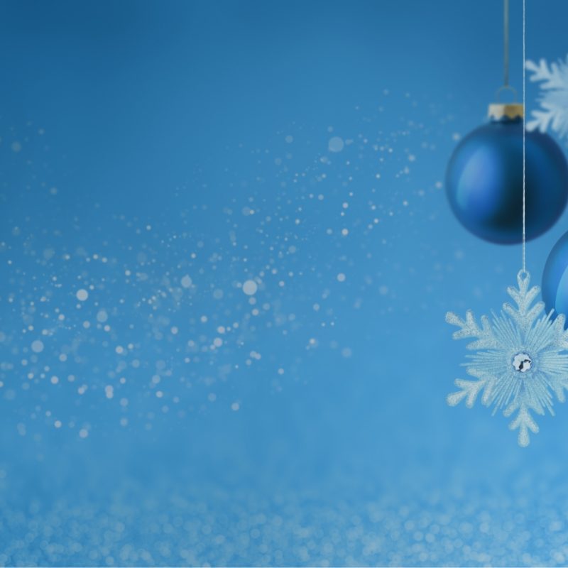 Festtagsbild mit Weihnachtskugeln als Sinnbild für den letzten Alpha1 Newsletter im Jahr 2025