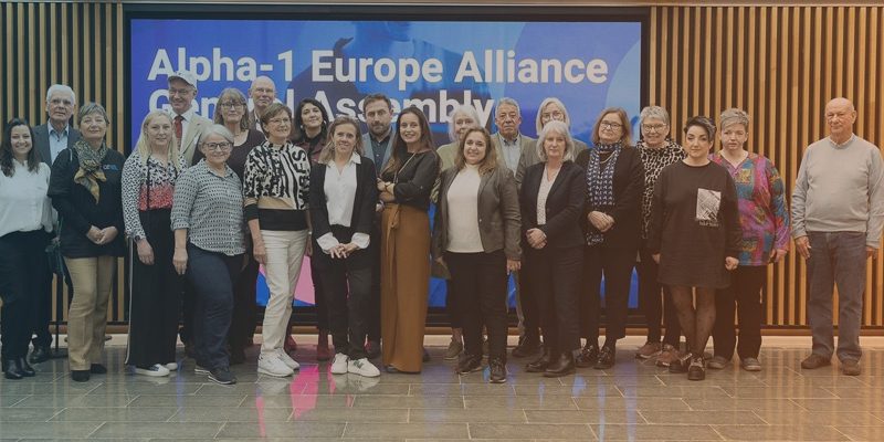 Gruppenbild der Alpha1 Europe Alliance und die Zusammenfassung Ihrer Arbeitsschwerpunkte aus dem Jahr 24/25