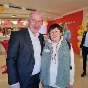 Petra Netzel und Kai Wegner beim 25 Jährigen Jubiläum des Haema Blutspendezentrums.