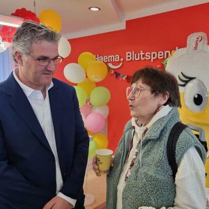 Blutspendezentrum Berlin-Hellersdorf feiert Jubiläum.