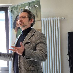 Dr. Mario Simonetti von Grifols bei der Alpha-1 Selbsthilfegruppe Trier.