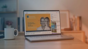 Foto eines Laptops mit dem dem Seminar vom Alpha1 Infotag zu Kinder- und Jugendliche mit Alpha1 auf YouTube geöffnet.